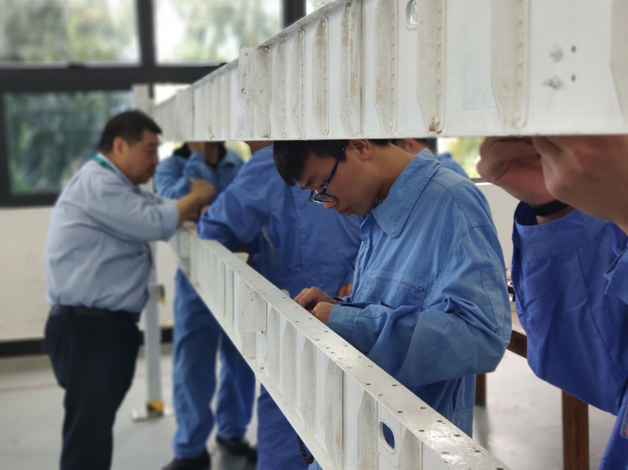说明: E:\worksforxmcu\示范校材料\学生实习照片\16级40天实习\mmexport1542603006354.jpg