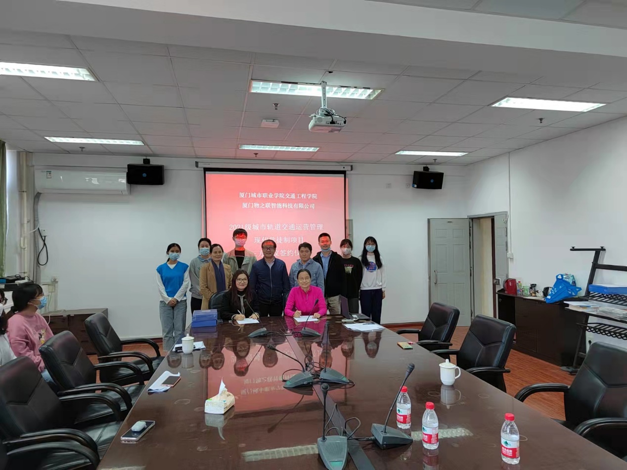 说明: D:\邹志光\4写材料\现代学徒制中期检查材料\运营专业现代学徒制材料\2产教融合协同育人\第一学期活动资料\签约仪式\852036f17a25f735b4cfb26382e09a0.jpg